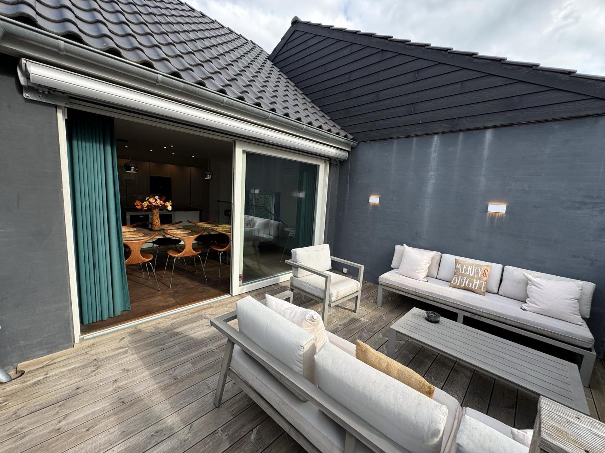 Luxury 300 Square Meter With Pool Villaer