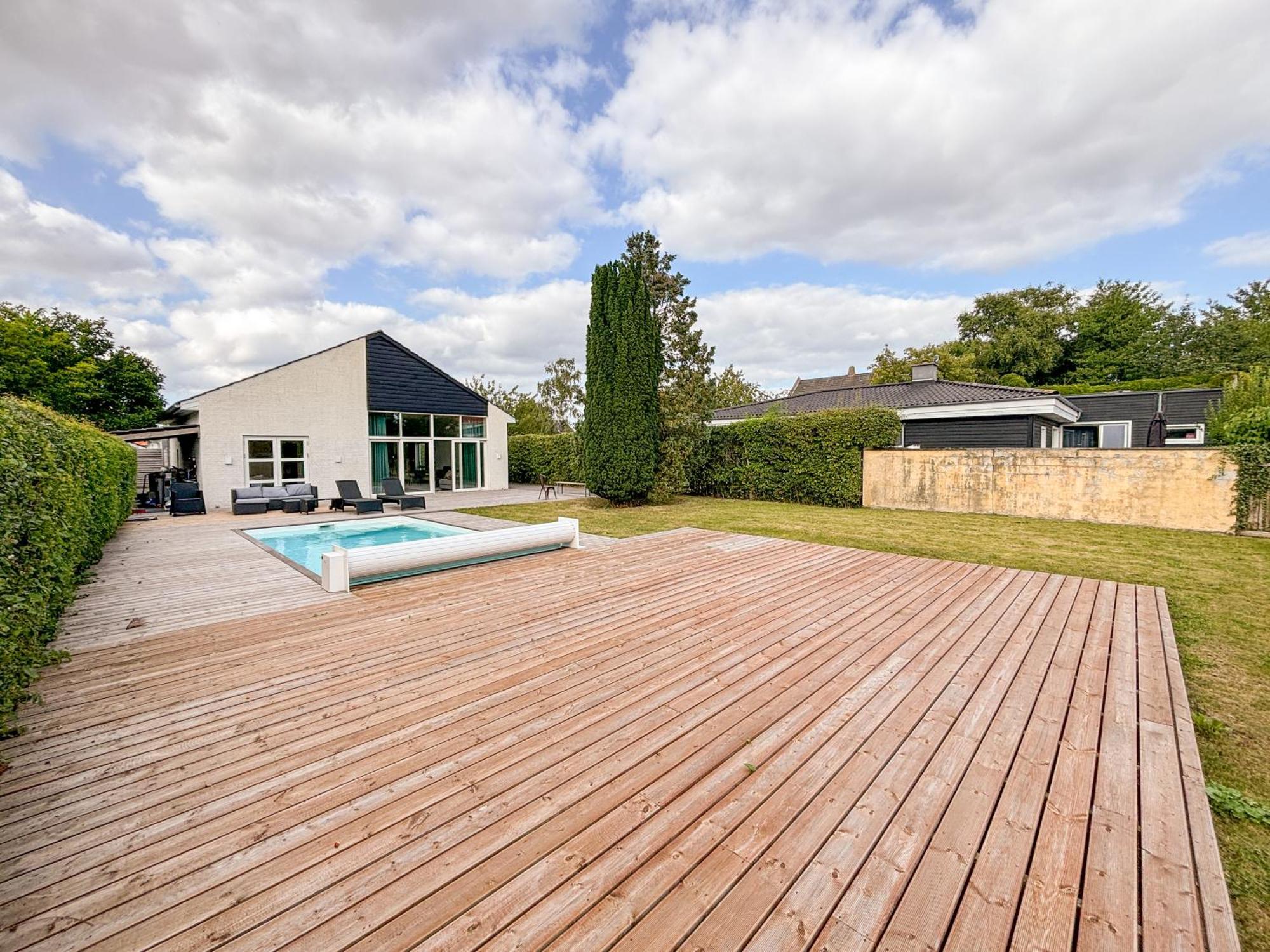 Luxury 300 Square Meter With Pool Villaer *