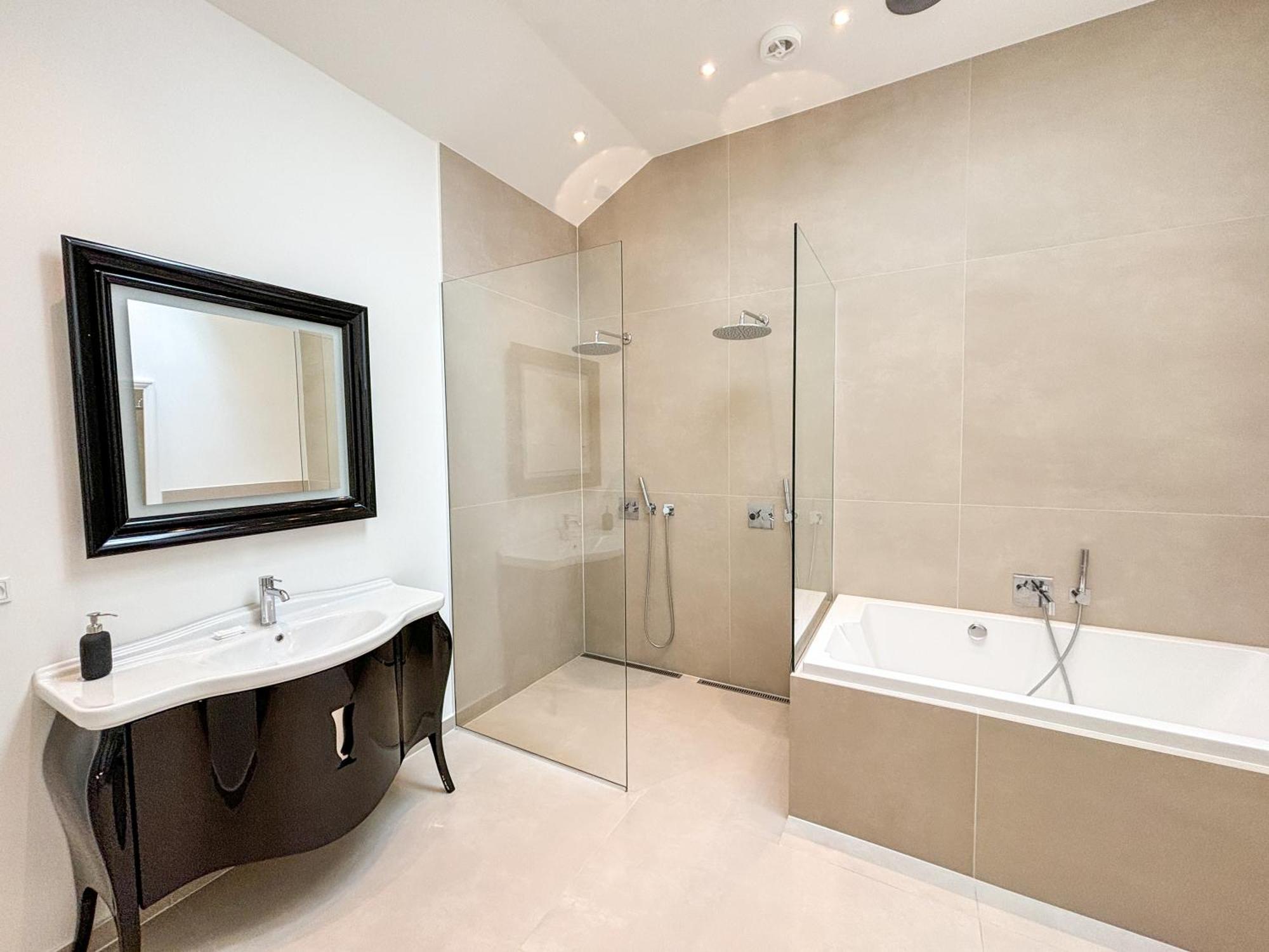 Villa Luxury 300 Square Meter With Pool *